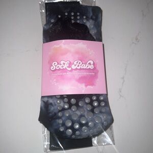Pilates socks with matching scrunchie and headband